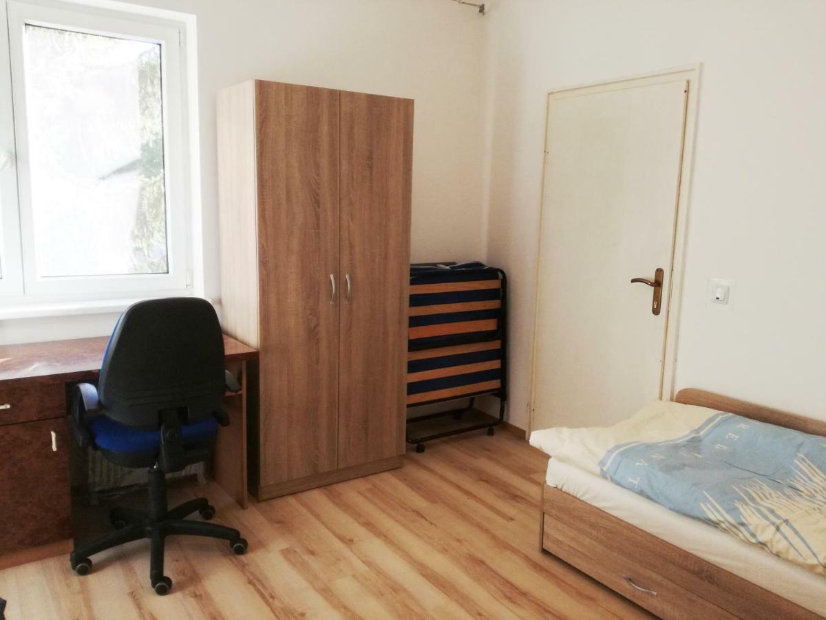 Gazde/Camere de închiriat за гости 
